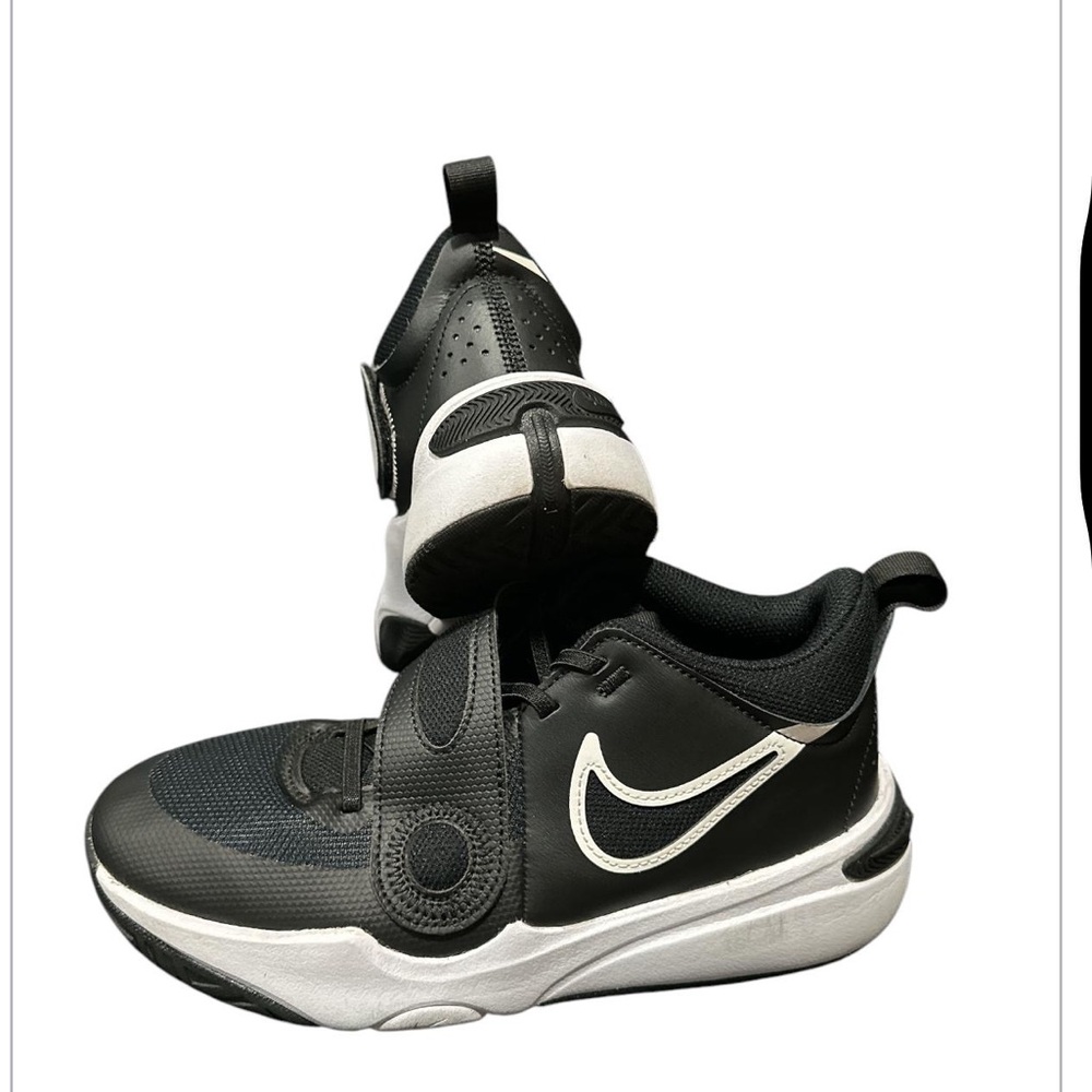 Nike Black and White Sneakers with Velcro Closure